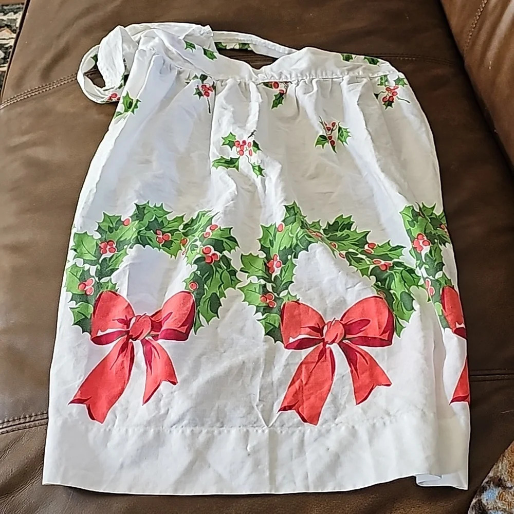 Vintage Christmas waist apron, half apron, holly and ribbon retro 60s Christmas